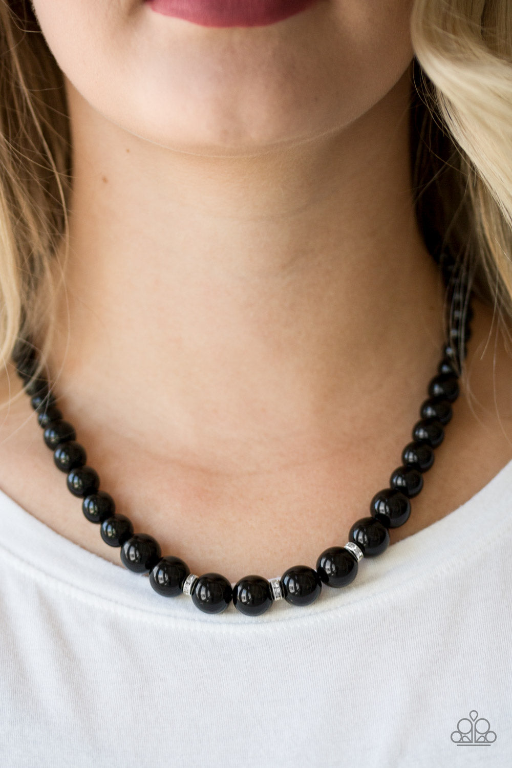 ROYAL ROMANCE BLACK NECKLACE